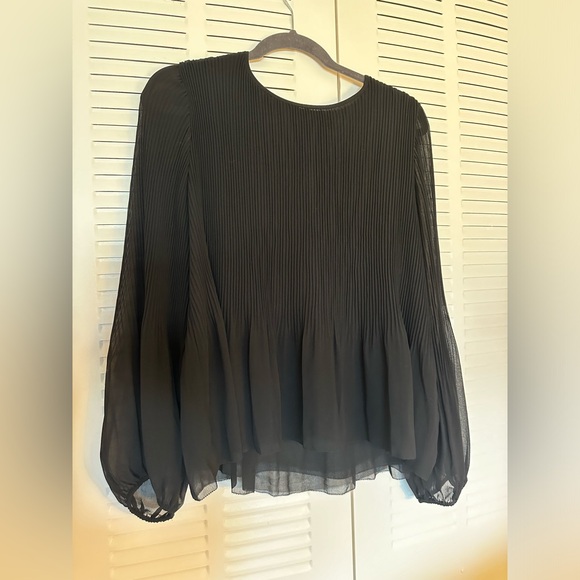WILFRED BLACK TOP! - Picture 1 of 3